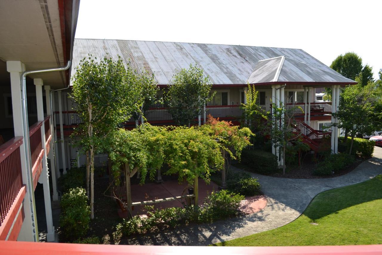 Sebastopol Inn Exteriör bild